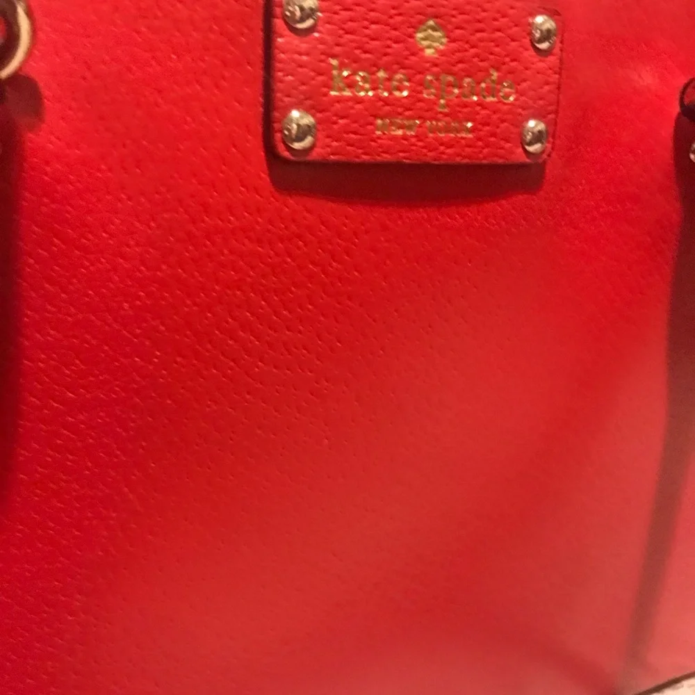 Kate ♠️ Wellesley Quinn Bag in red geranium)Tote - Picture 5 of 15